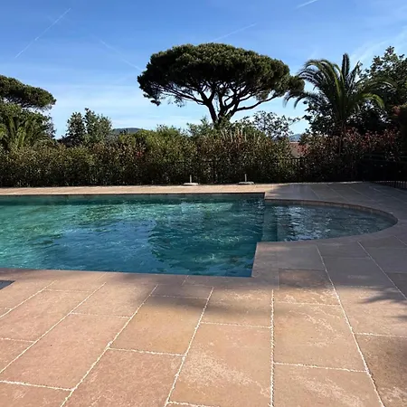 Holiday home Le Tropezien - Vue A 180, 3 Chambres, Jardin & Piscine